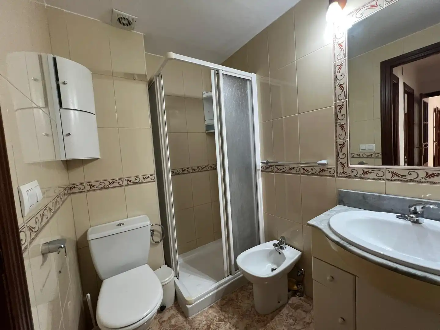 Bathroom of Flat for sale in Córdoba  with Air Conditioner and Terrace
