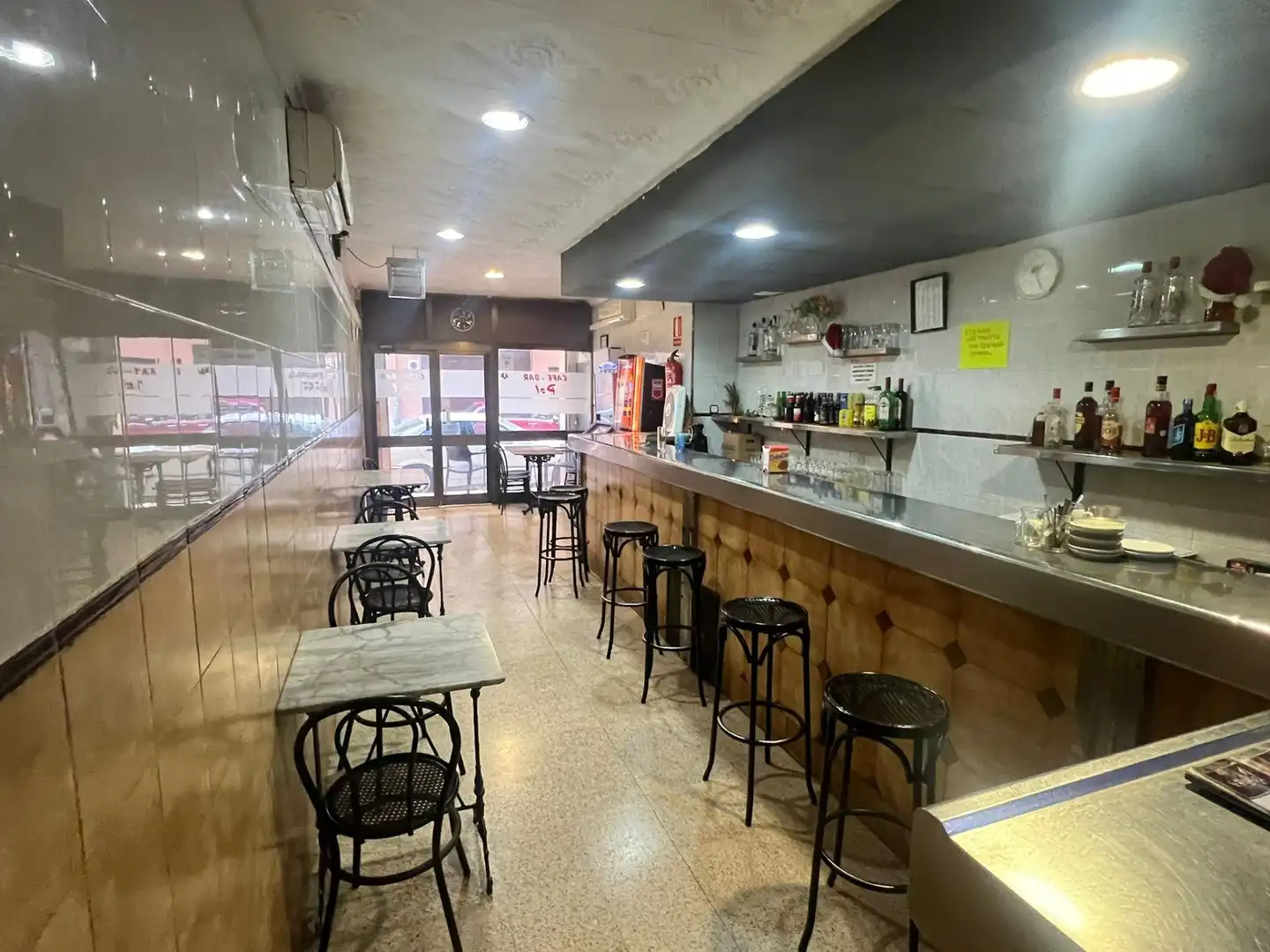 Local comercial en venta en Rocafonda, imagen 2