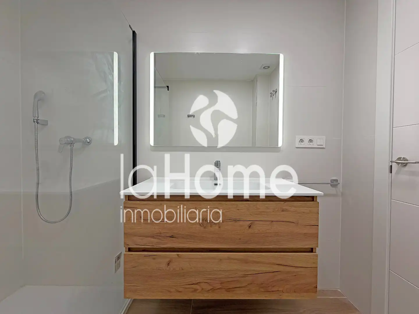 Baño de Casa adosada de alquiler en L'Eliana con Aire acondicionado, Calefacción y Terraza