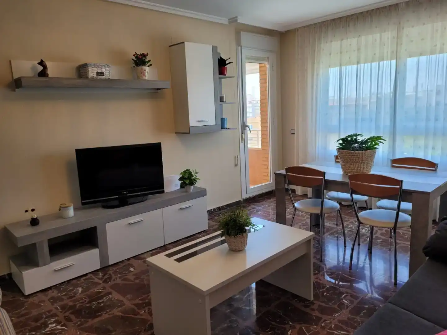 Sala d'estar de Pis per a compartir en Zaragoza amb Traster, Moblat i Forn