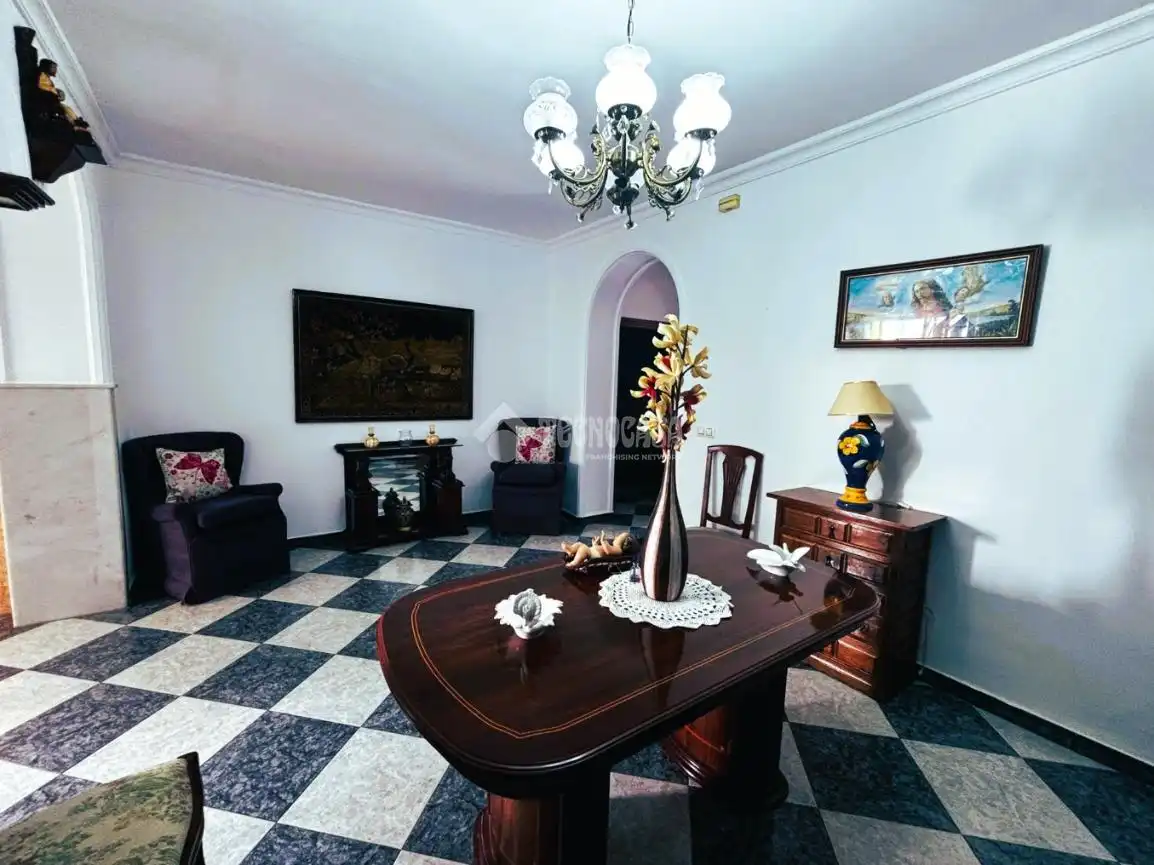 Casa adosada en venta en Pilas