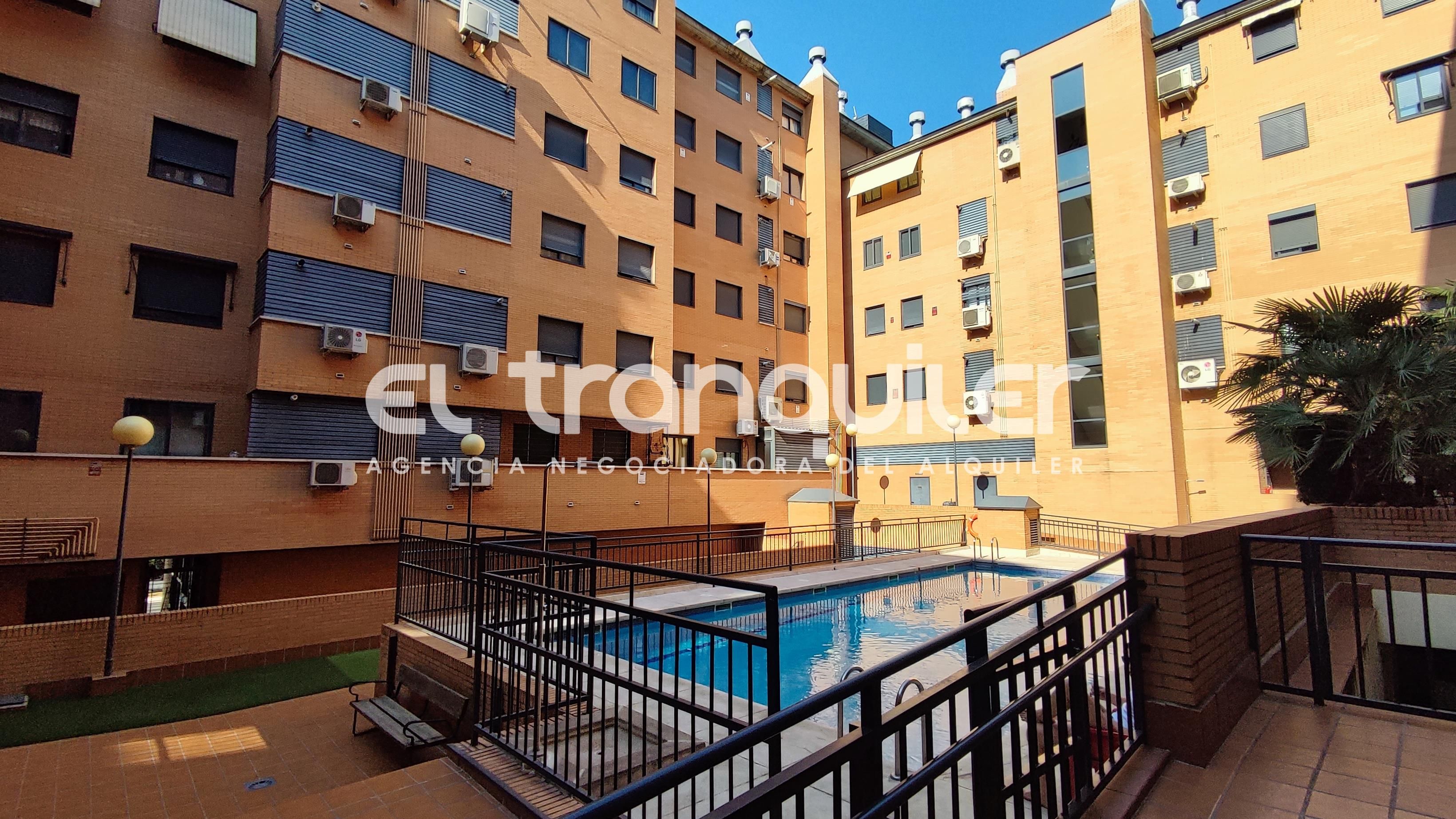 Exterior view of Flat to rent in  Madrid Capital  with Air Conditioner, Swimming Pool and Furnished