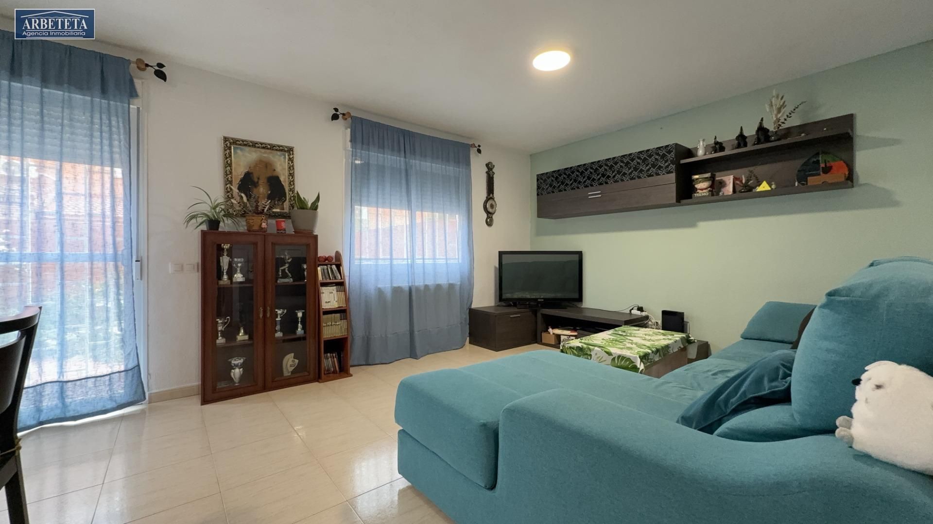 Sala d'estar de Casa o xalet en venda en Alovera amb Jardí privat