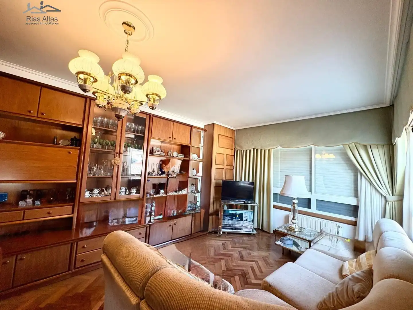 Sala de estar de Piso en venta en Cambre  con Calefacción, Parquet y Trastero