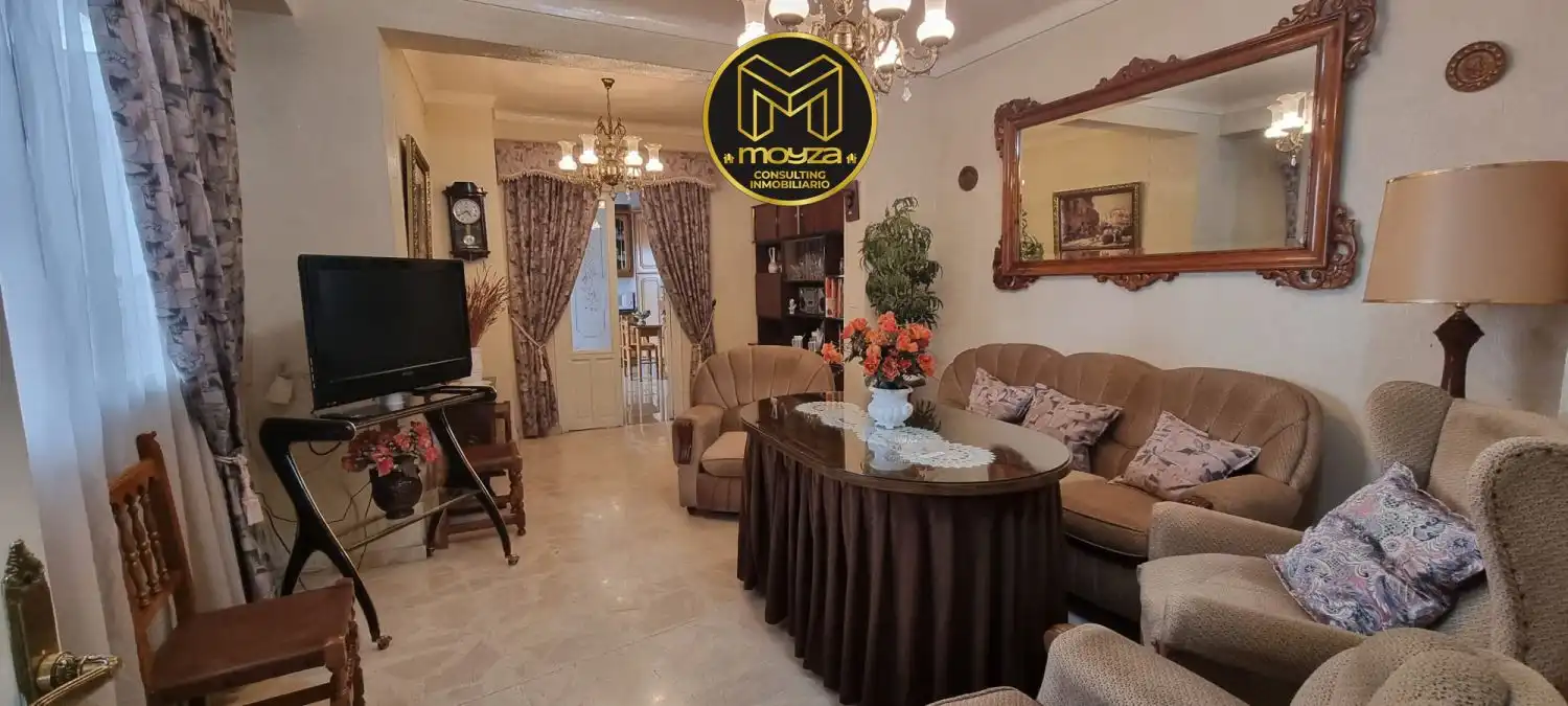 House with terrace for sale in Aguilar de la Frontera