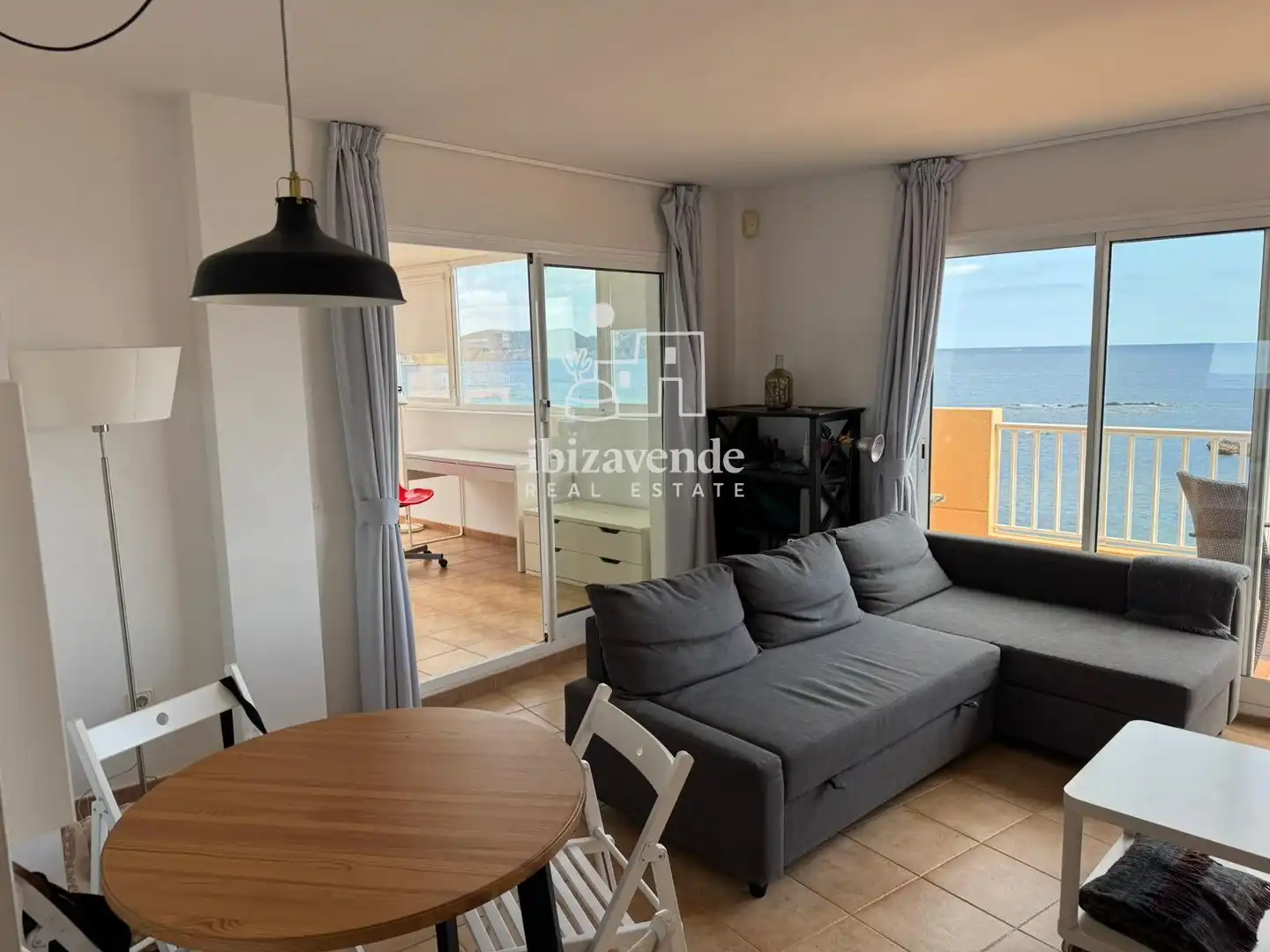 Habitación de Ático de alquiler en Santa Eulària des Riu con Terraza, Piscina y Amueblado