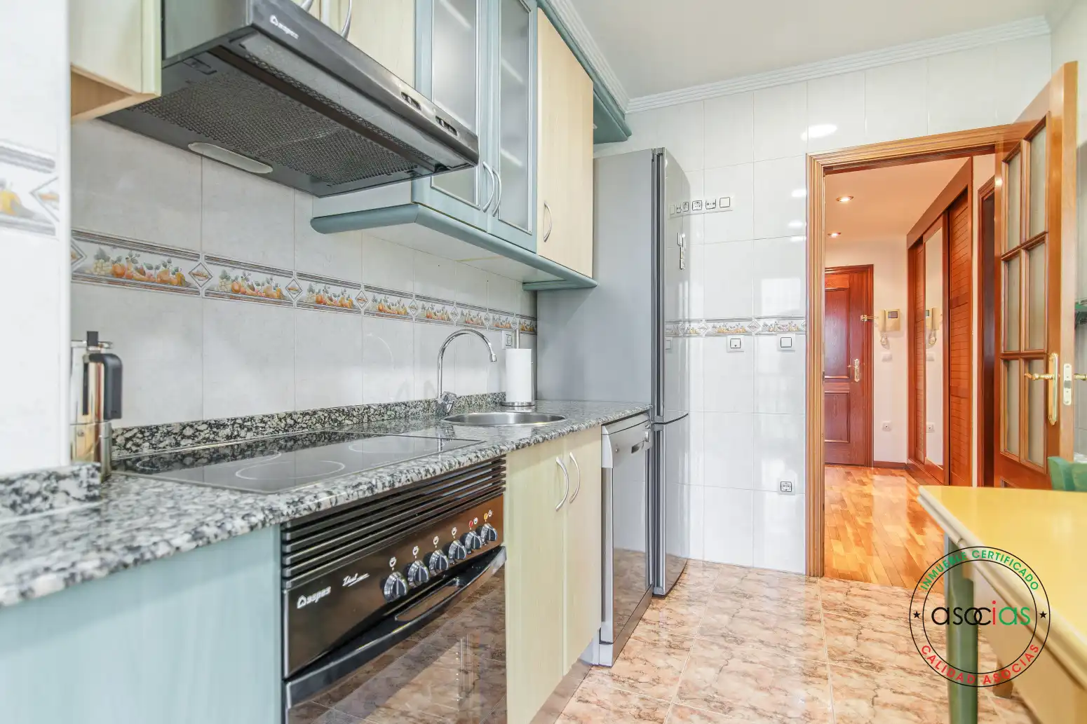 Cuina de Pis en venda en Gijón  amb Calefacció, Parquet i Traster