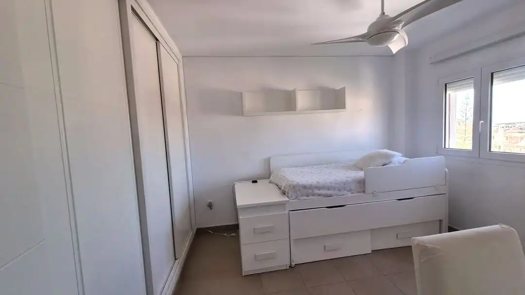 Habitación de Casa adosada de alquiler en La Línea de la Concepción con Aire acondicionado, Calefacción y Jardín privado