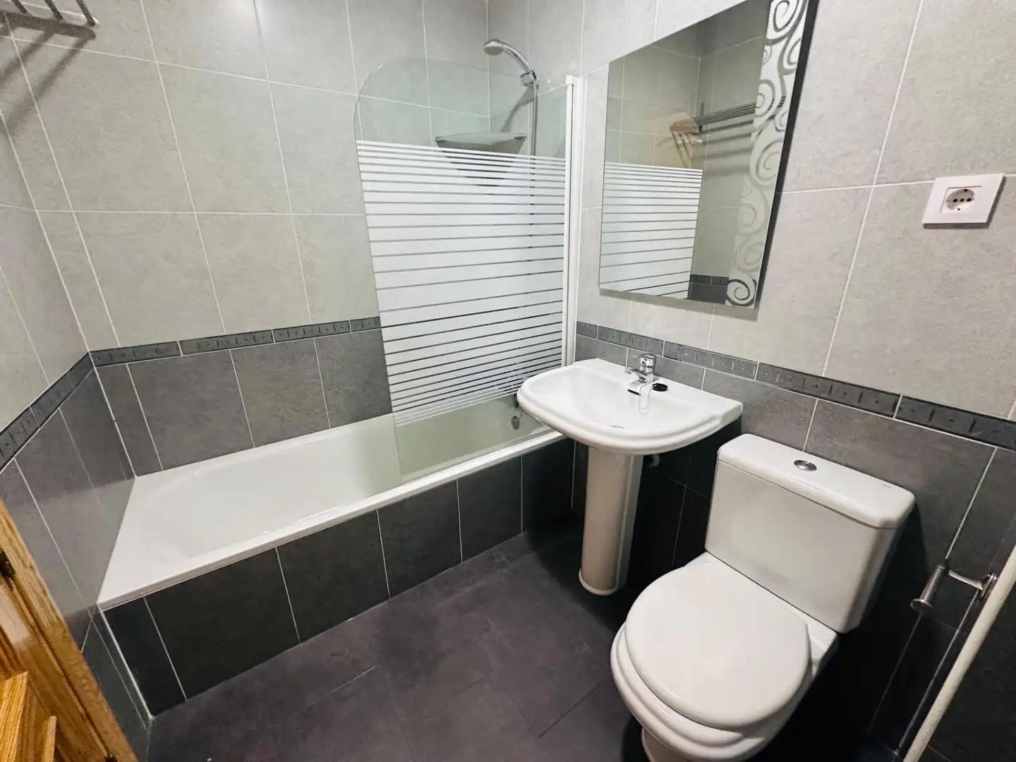 Bathroom of Flat for sale in Málaga  with Air Conditioner, Storage room and Balcony