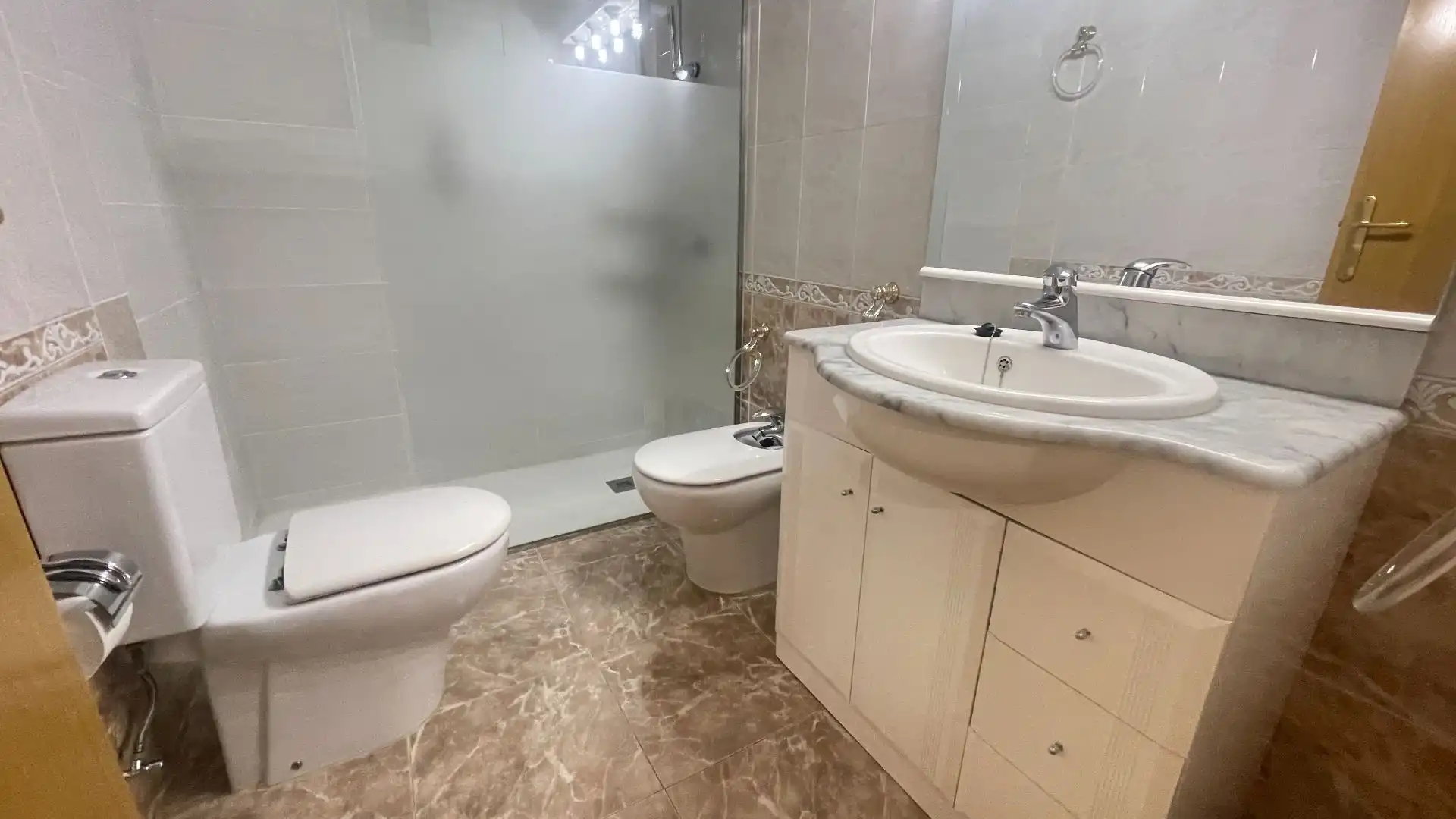 Bathroom of Flat for sale in Terrassa