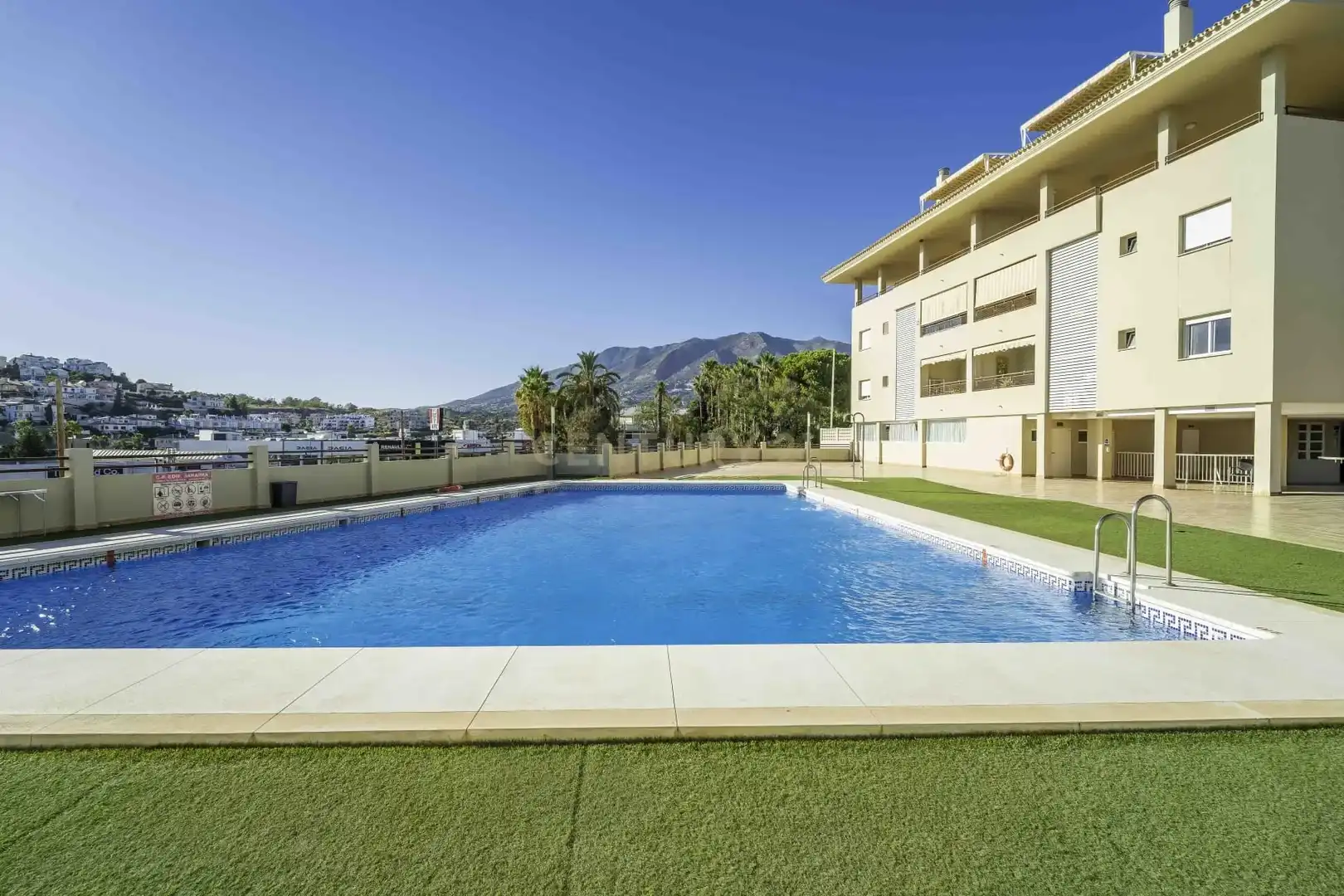Swimming pool of Flat for sale in Fuengirola  with Air Conditioner, Storage room and Swimming Pool