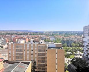 Dormitori de Pis de lloguer en  Zaragoza Capital amb Aire condicionat i Terrassa