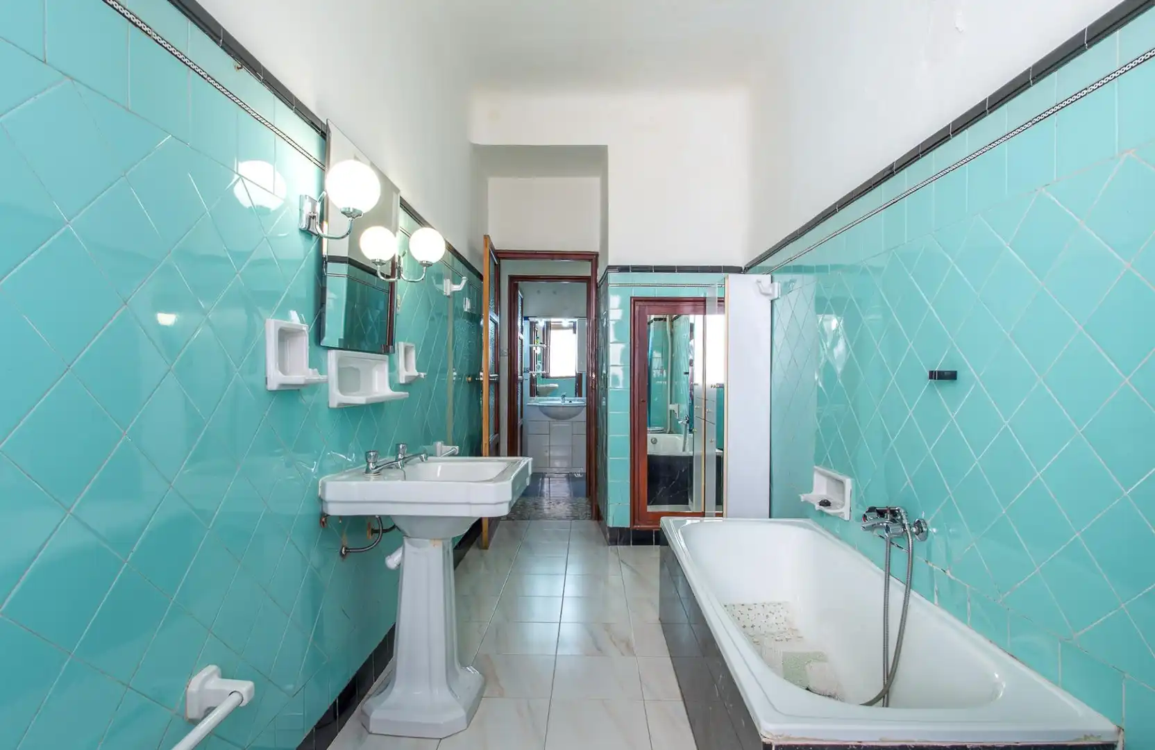 Buildings for sale in Mula