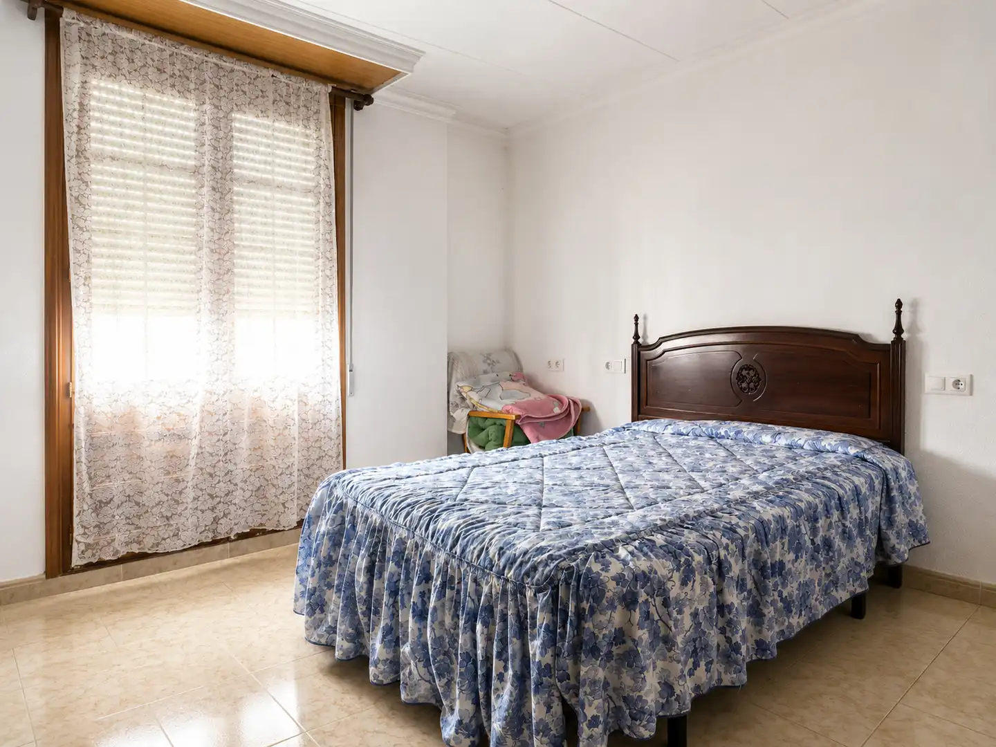 Dormitori de Casa adosada de lloguer en Utiel amb Terrassa, Moblat i Forn