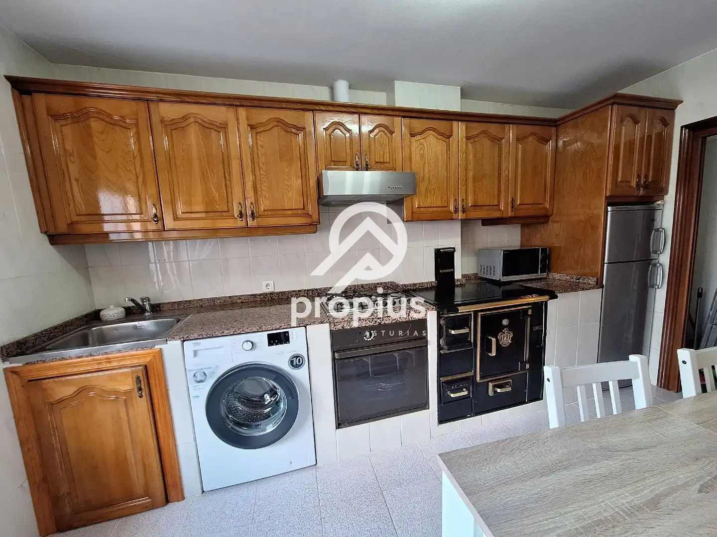 Cocina de Piso en venta en Cangas de Onís con Calefacción, Parquet y Trastero