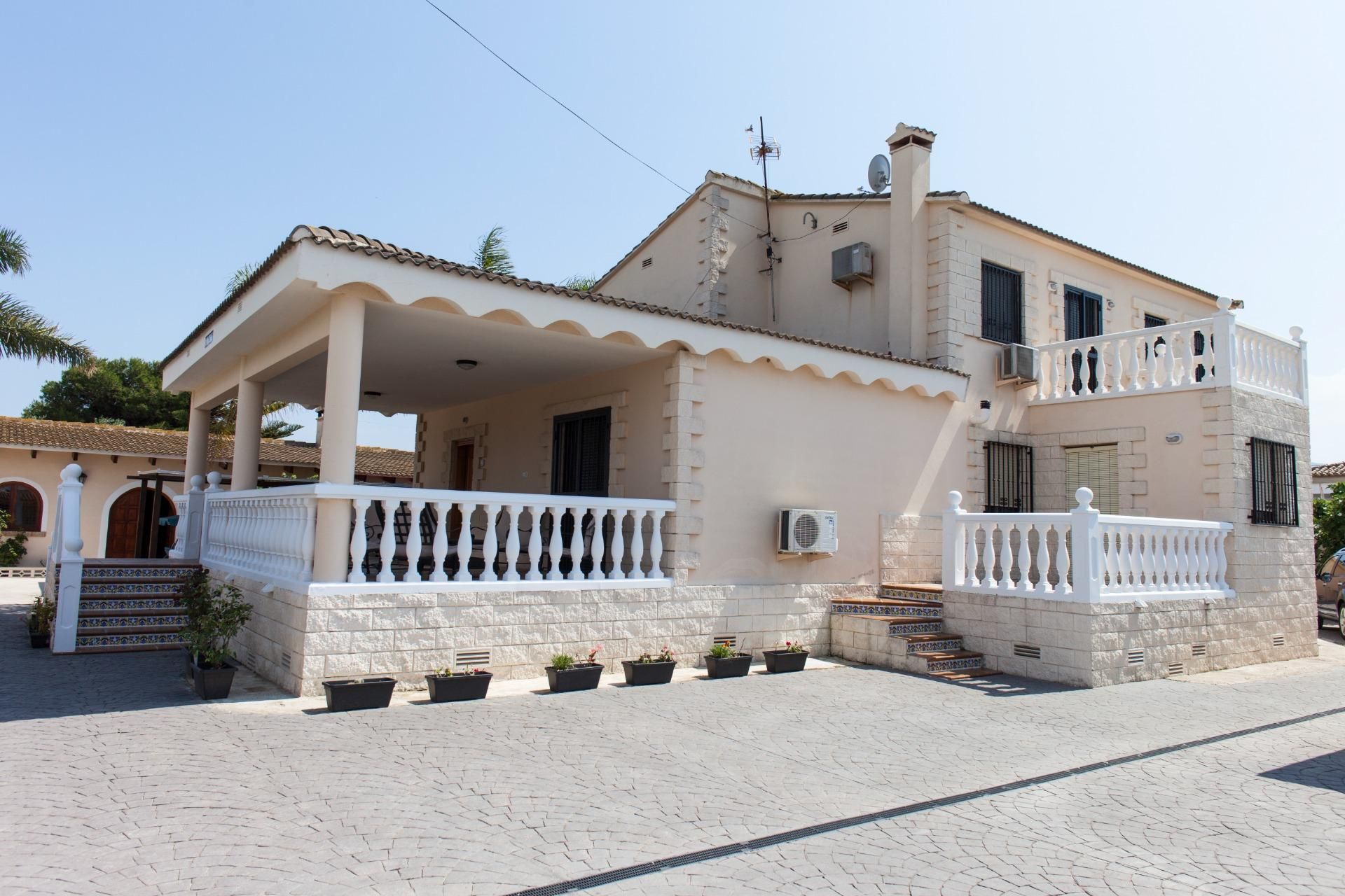 Exterior view of House or chalet for sale in Cullera  with Air Conditioner, Heating and Private garden