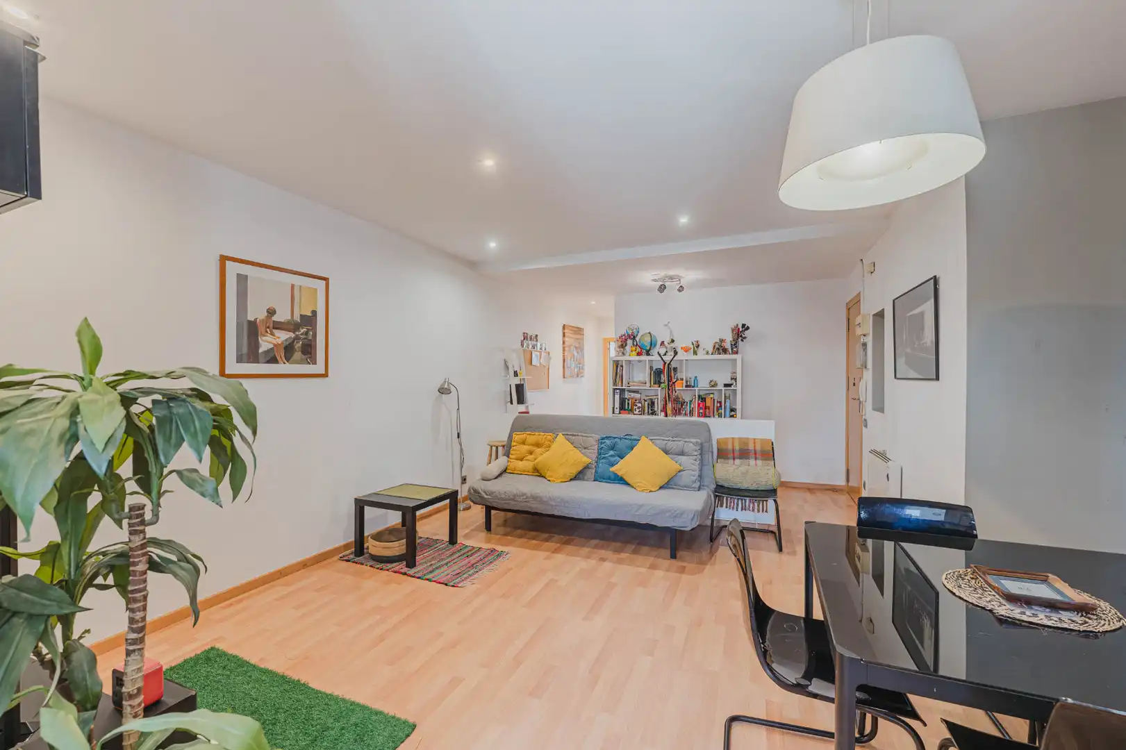 Wohnung zum Verkauf in Barcelona mit Klimaanlage, Heizung und Ofen