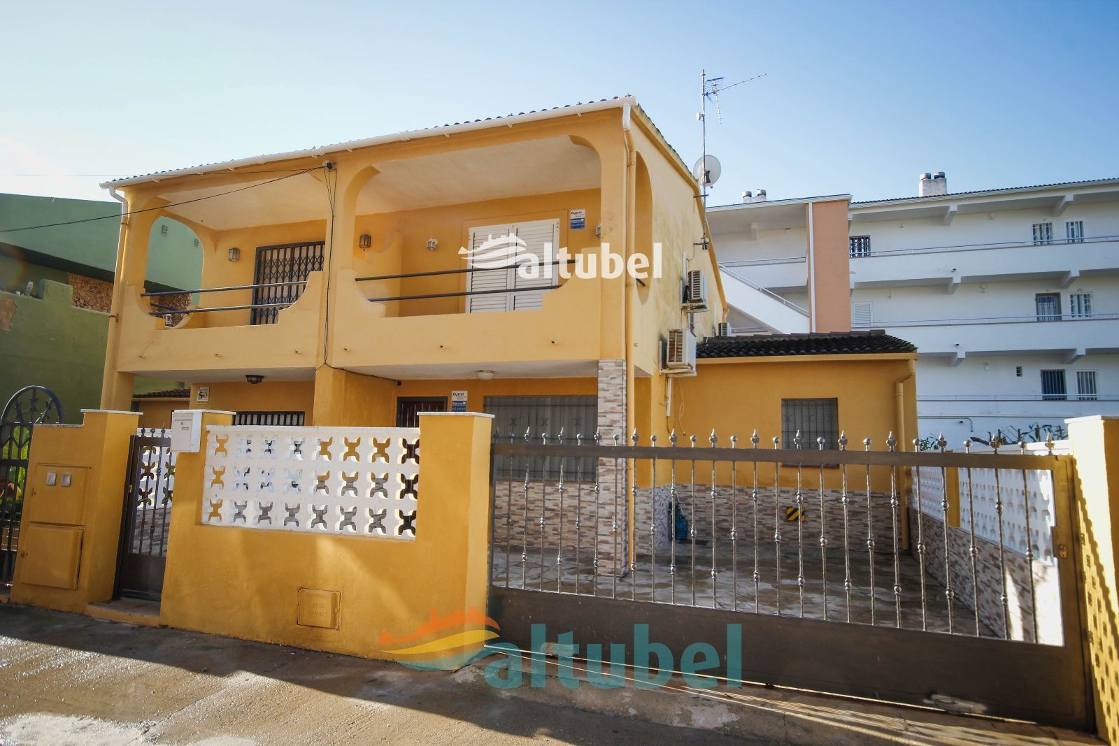 Exterior view of Single-family semi-detached for sale in Peñíscola / Peníscola  with Air Conditioner, Terrace and Furnished
