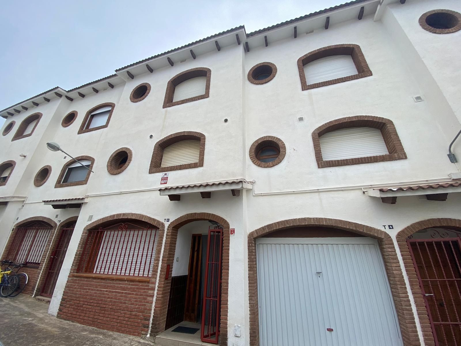Vista exterior de Casa adosada en venta en Torredembarra con Piscina comunitaria