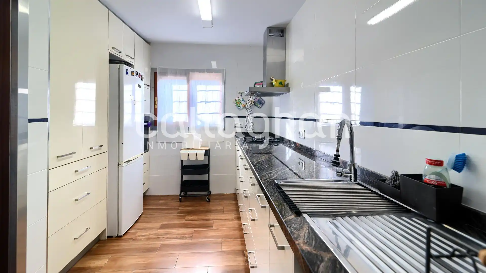 Cuina de Casa adosada en venda en Sagunto / Sagunt amb Aire condicionat, Calefacció i Terrassa