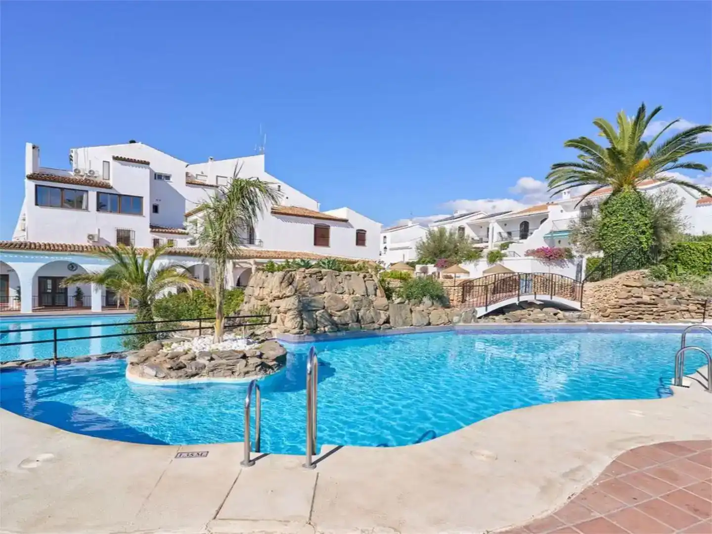 Schwimmbecken von Country house zur Miete in Nerja mit Klimaanlage und Schwimmbad