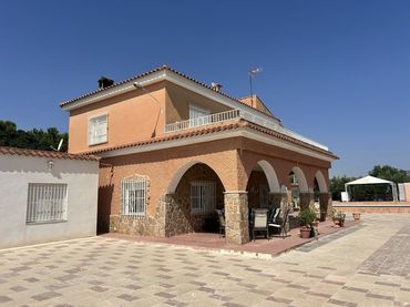 Villa con giardino in vendita a Camino horna 1