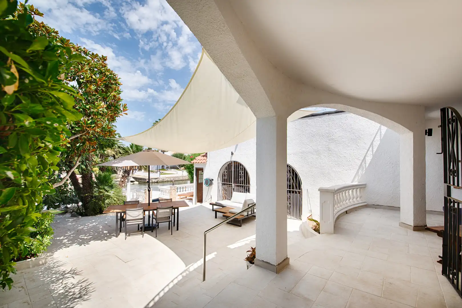 Terrace of Houses for sale in Empuriabrava  with Air Conditioner and Private garden