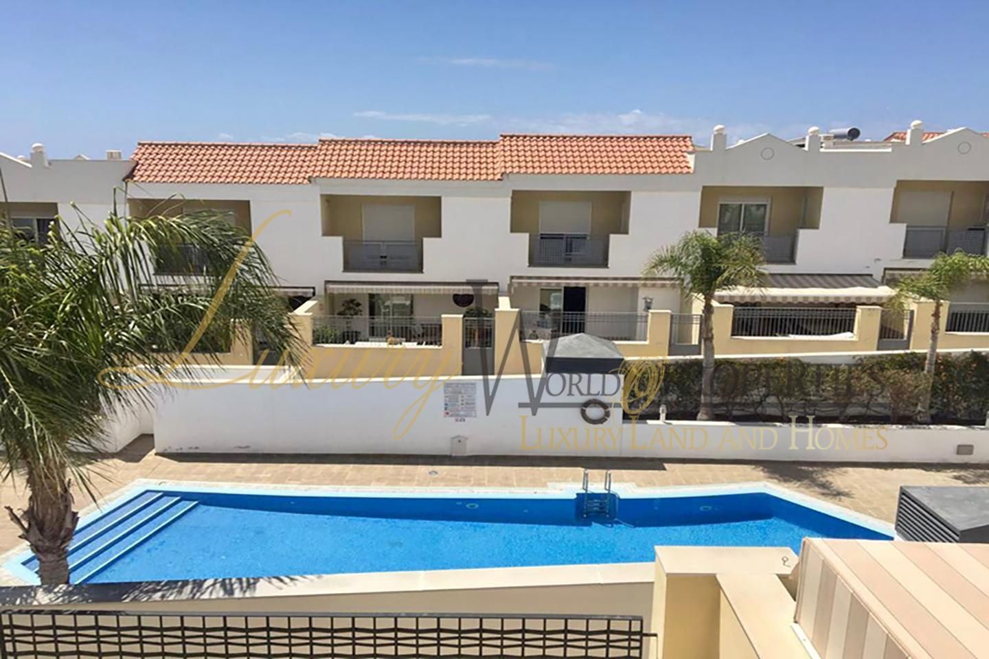 Piscina de Casa adosada en venda en Adeje amb Terrassa i Piscina comunitària