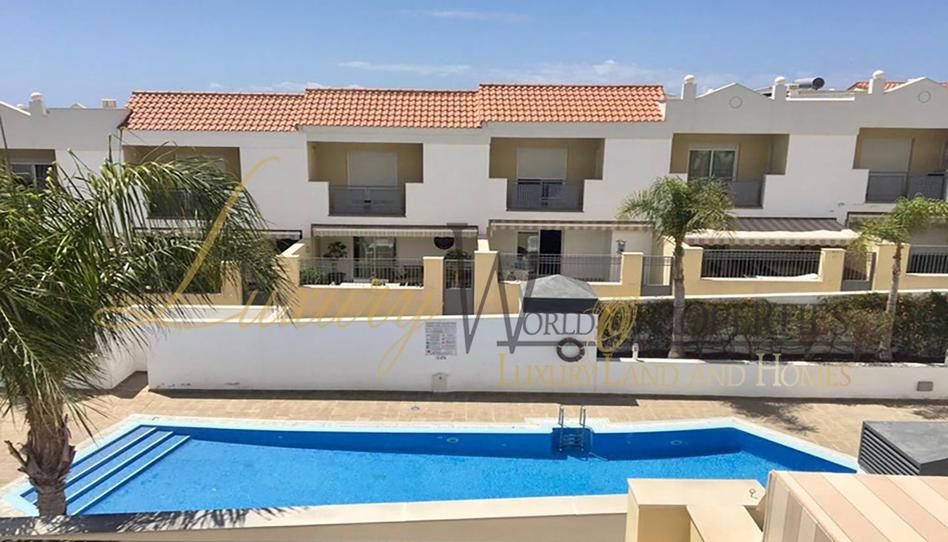 Foto 1 de Casa adosada en venta en Beirut, Playa Fañabé Alto, Santa Cruz de Tenerife