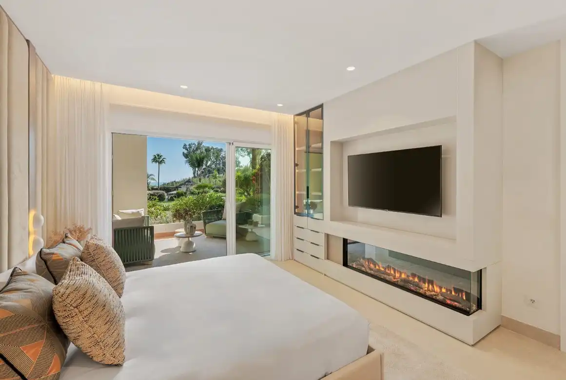 Dormitori de Apartament en venda en Estepona amb Aire condicionat, Calefacció i Jardí privat