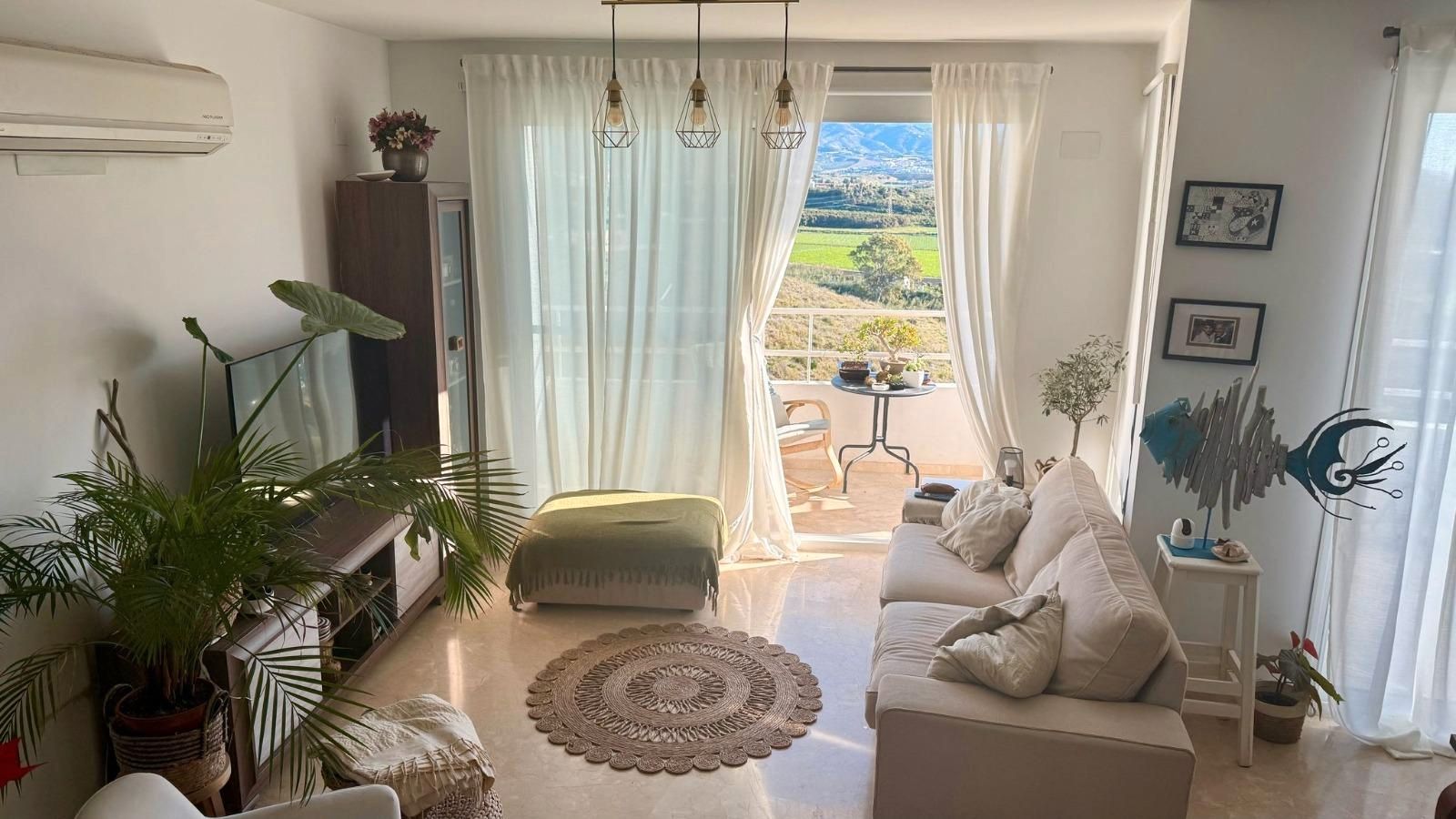 Living room of Single-family semi-detached for sale in Vélez-Málaga  with Air Conditioner, Terrace and Storage room