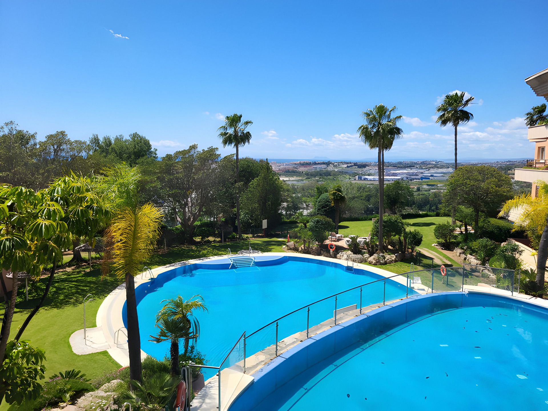 Piscina de Apartamento en venta en  Almería Capital con Terraza, Piscina y Piscina comunitaria