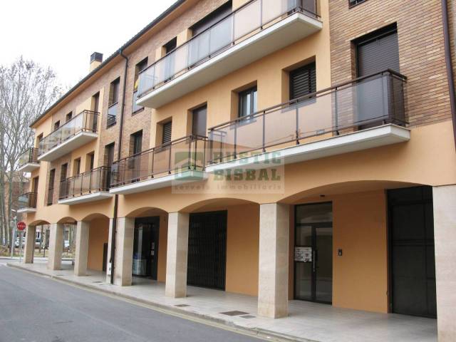 Garaje en Alquiler en La Bisbal d'Empordà