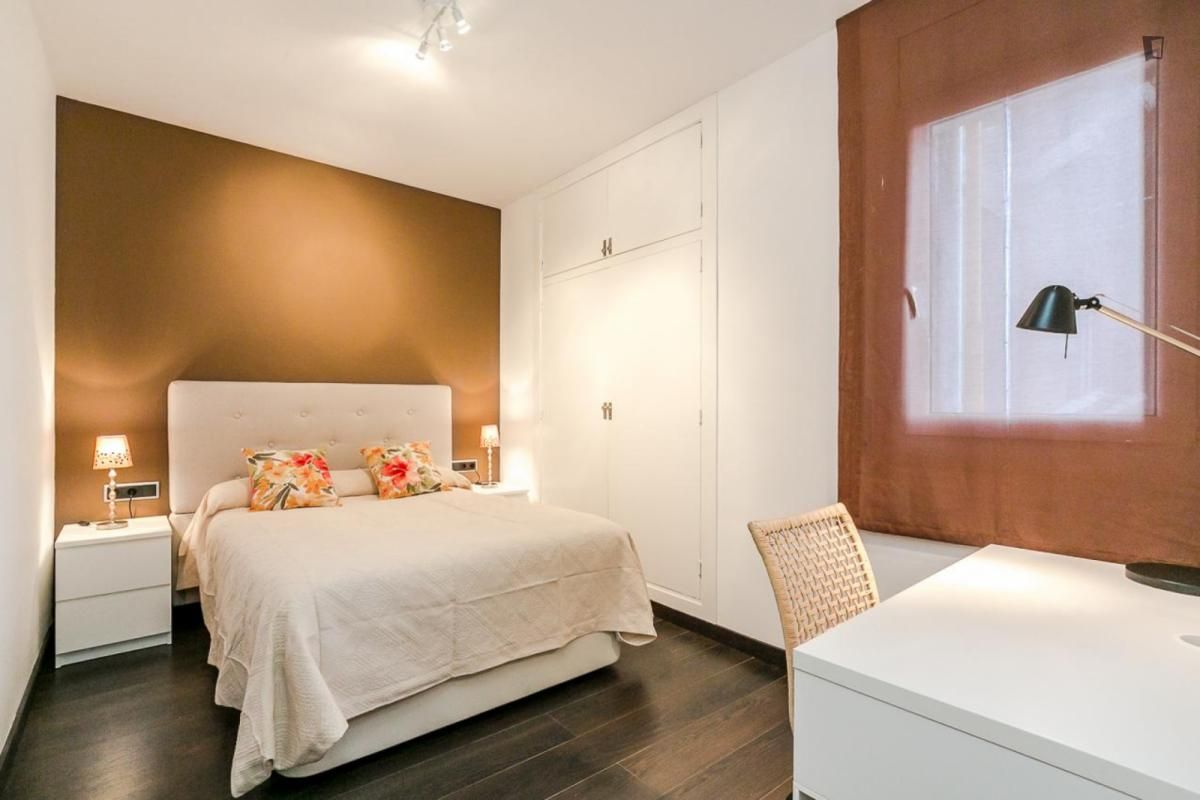Dormitori de Apartament de lloguer en  Barcelona Capital amb Aire condicionat, Moblat i Forn