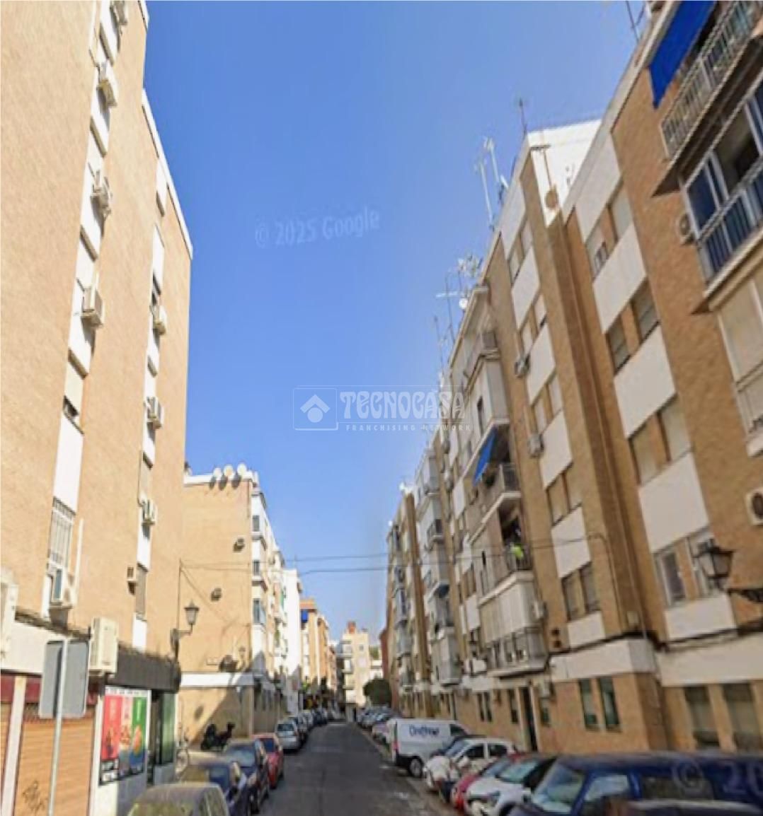 Exterior view of Flat for sale in  Sevilla Capital