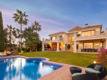 Casa con piscina en venta en Marbella Centro
