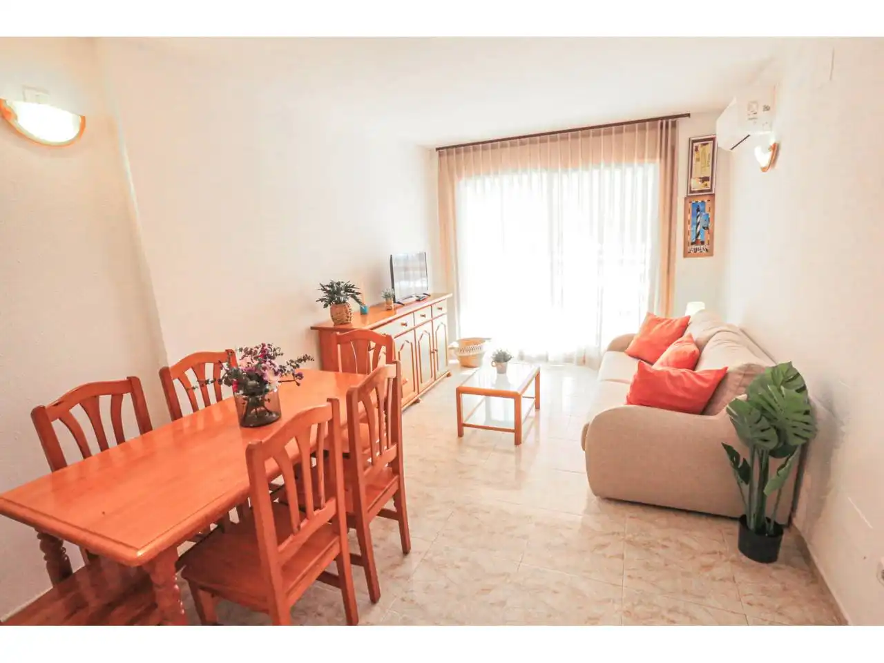 Sala de estar de Apartamento en venta en Vandellòs i l'Hospitalet de l'Infant con Aire acondicionado, Terraza y Trastero