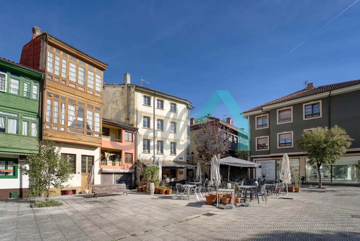 Außenansicht von Gebäude zum Verkauf in Nava