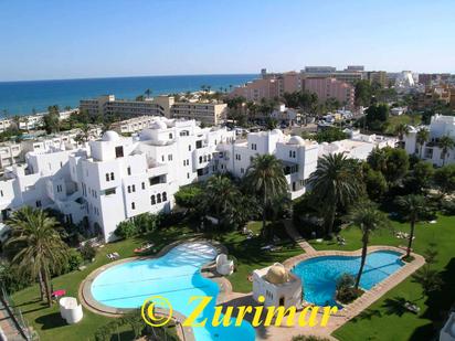 Vista exterior de Apartament en venda en Roquetas de Mar amb Terrassa i Piscina