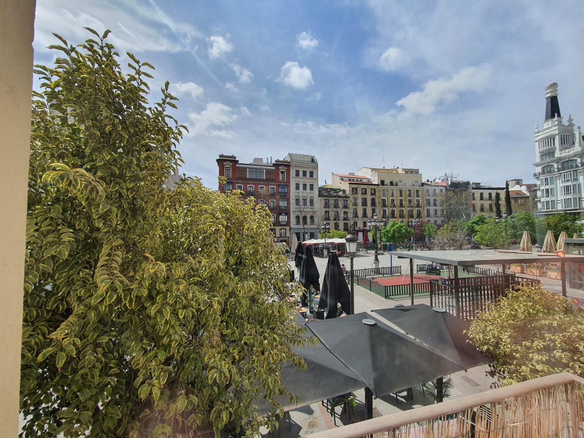 Vista exterior de Apartamento de alquiler en  Madrid Capital con Aire acondicionado, Amueblado y Balcón