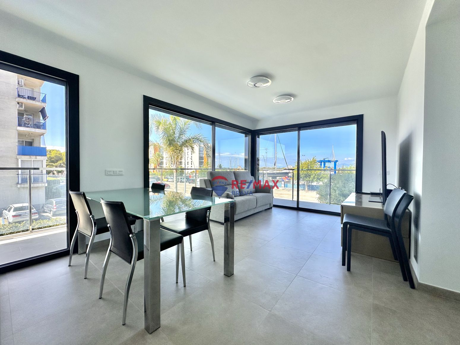 Flat for sale in Roses  with Air Conditioner, Heating and Private garden