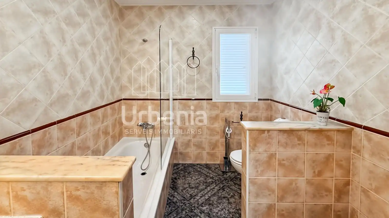 Bathroom of Flat for sale in Sant Cebrià de Vallalta  with Air Conditioner, Heating and Terrace