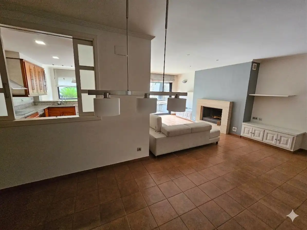 Sala de estar de Casa adosada de alquiler en Figueres con Calefacción, Jardín privado y Terraza
