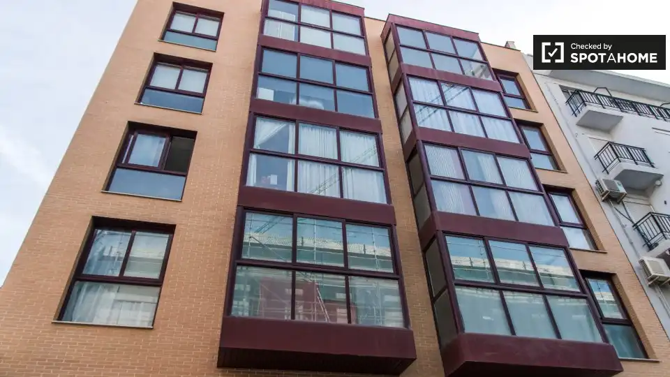Exterior view of Flat for rent in Valencia  with Air Conditioner, Heating and Furnished