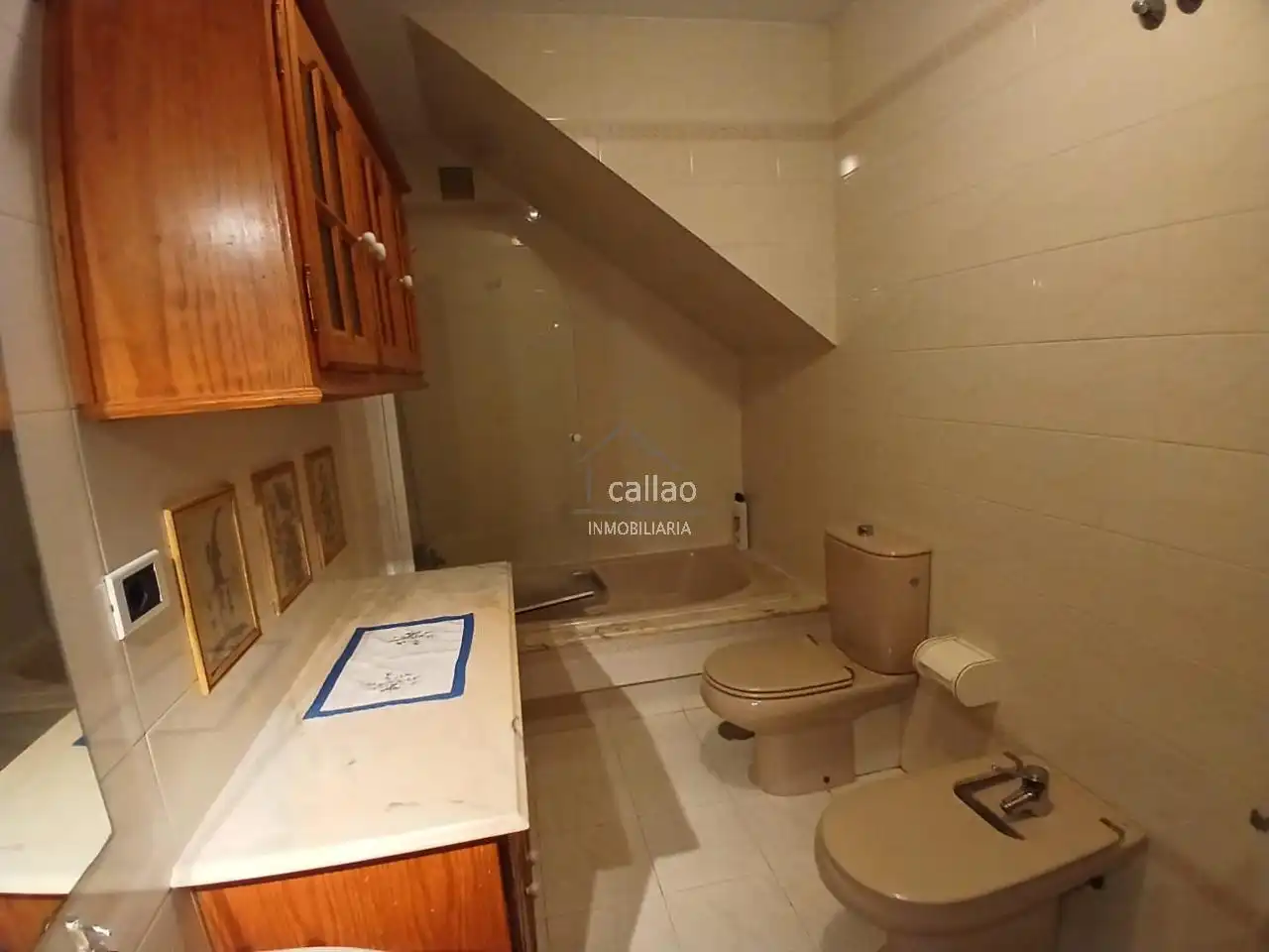 Bathroom of Flat for rent in Ferrol  with Heating, Parquet flooring and Furnished