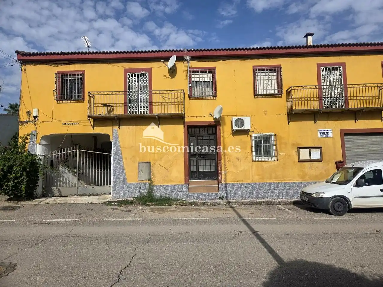 Vista exterior de Pis en venda en  Jaén Capital amb Balcó i Piscina comunitària