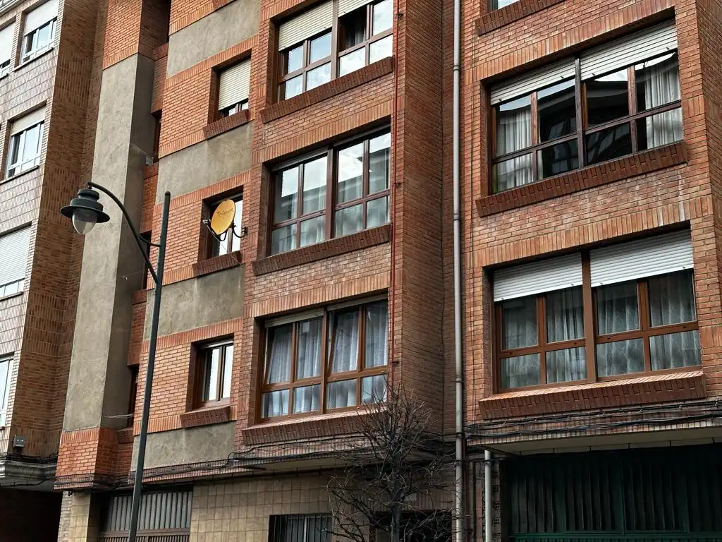 Business premises for sale in Lugones, imagen 2