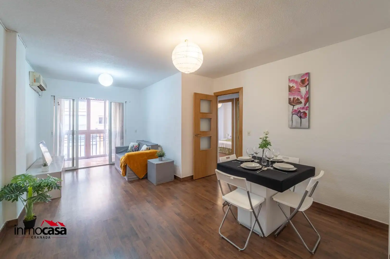 Living room of Flat for sale in Granada  with Air Conditioner, Heating and Balcony