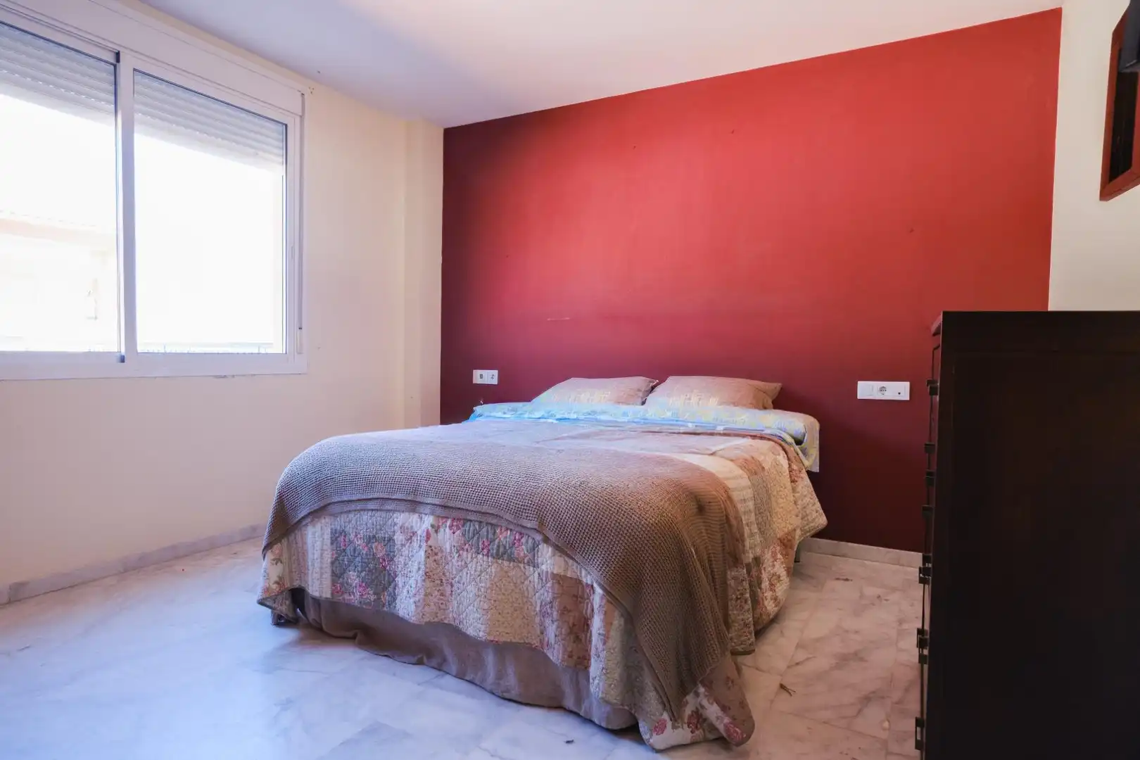 Schlafzimmer von Dachboden zum Verkauf in Pilas mit Klimaanlage und Terrasse