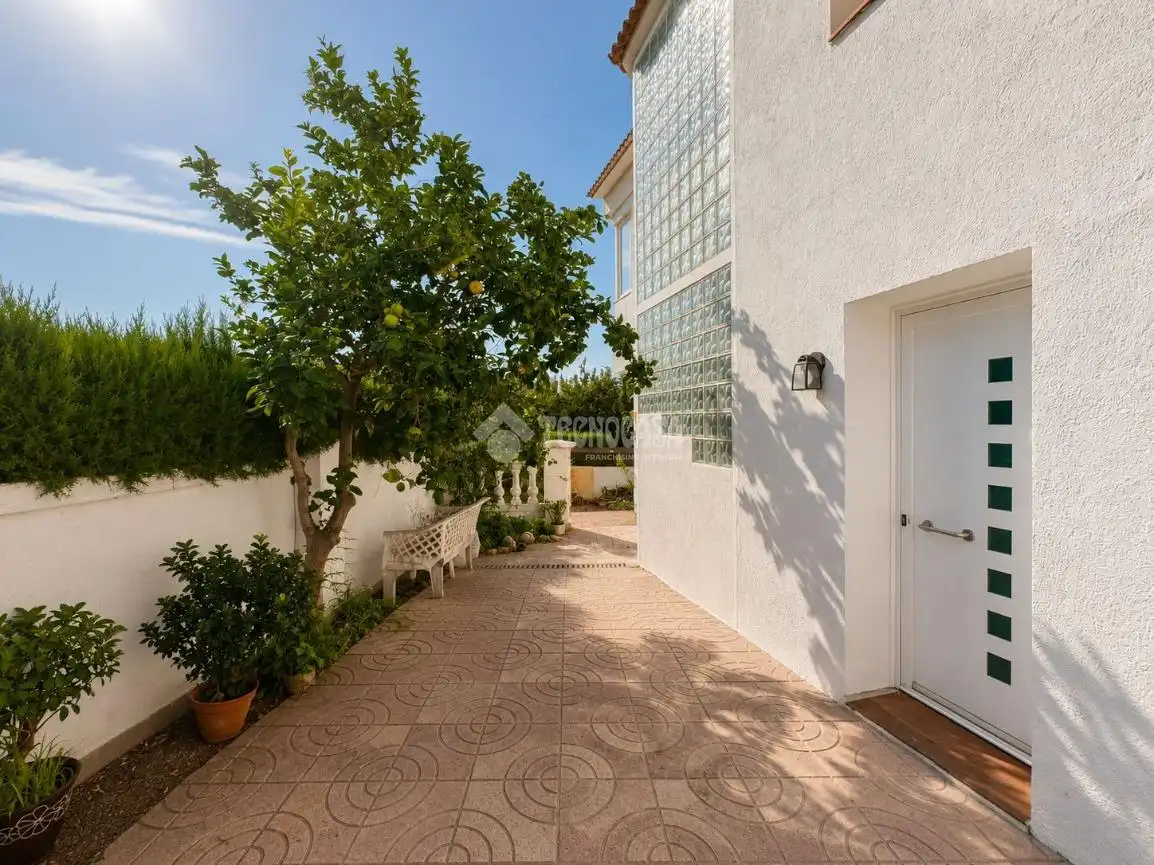 Vista exterior de Casa o xalet en venda en Creixell amb Aire condicionat, Calefacció i Terrassa